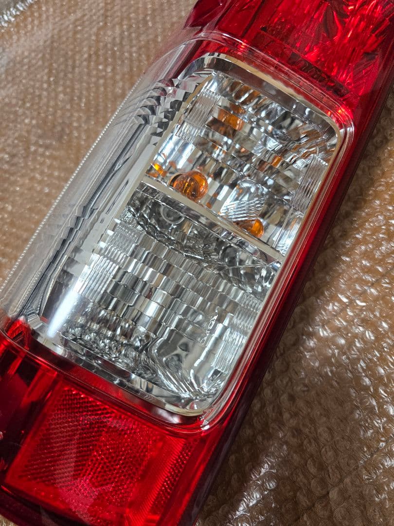 ハイエース 200系 テールライト 純正 TOYOTA 左用 ²
