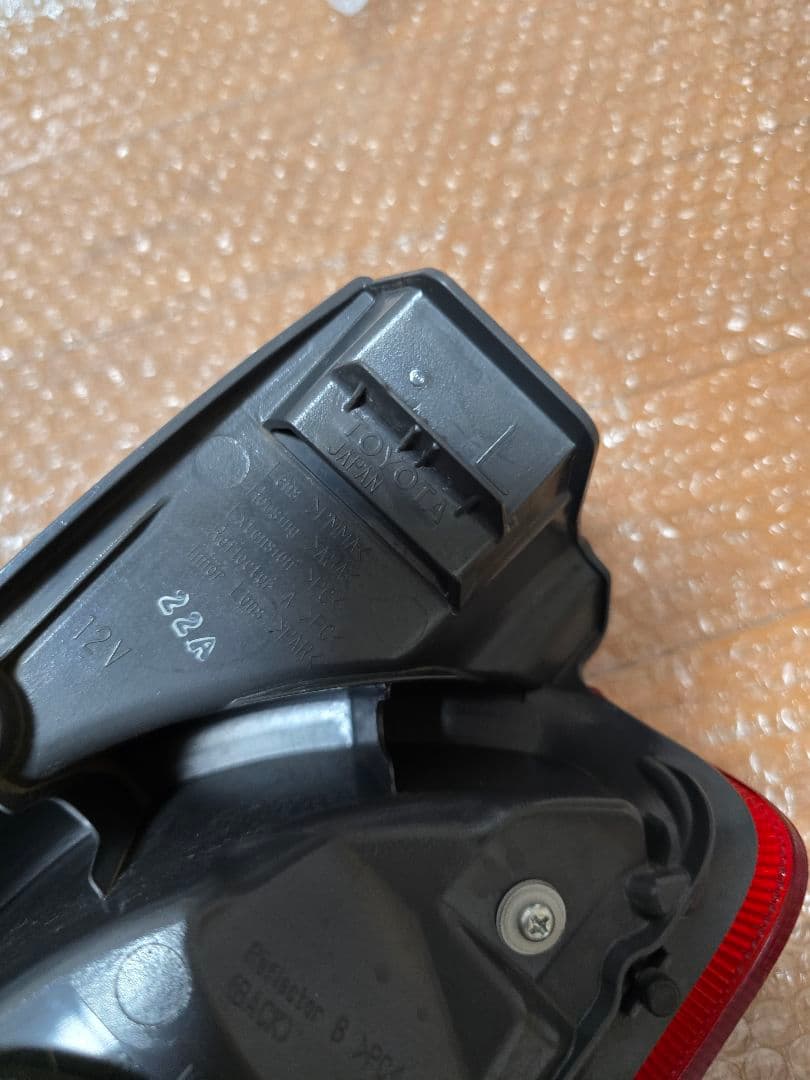 ハイエース 200系 テールライト 純正 TOYOTA 左用 ²