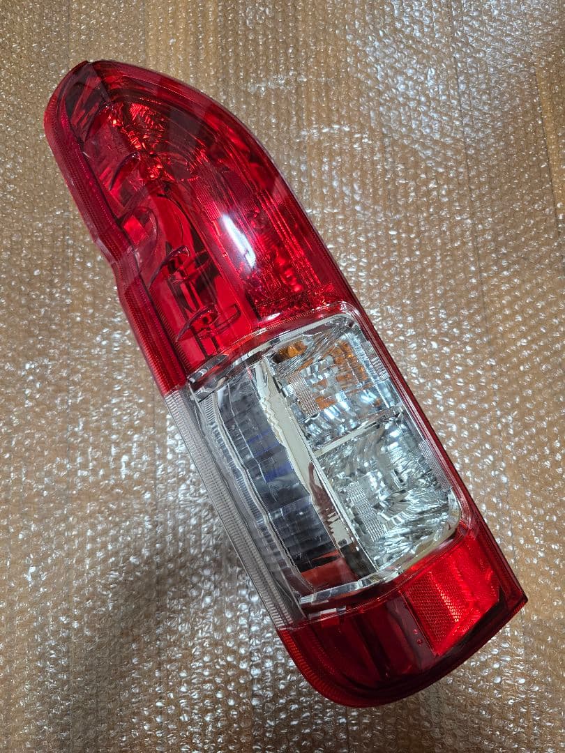 ハイエース 200系 テールライト 純正 TOYOTA 左用 ²