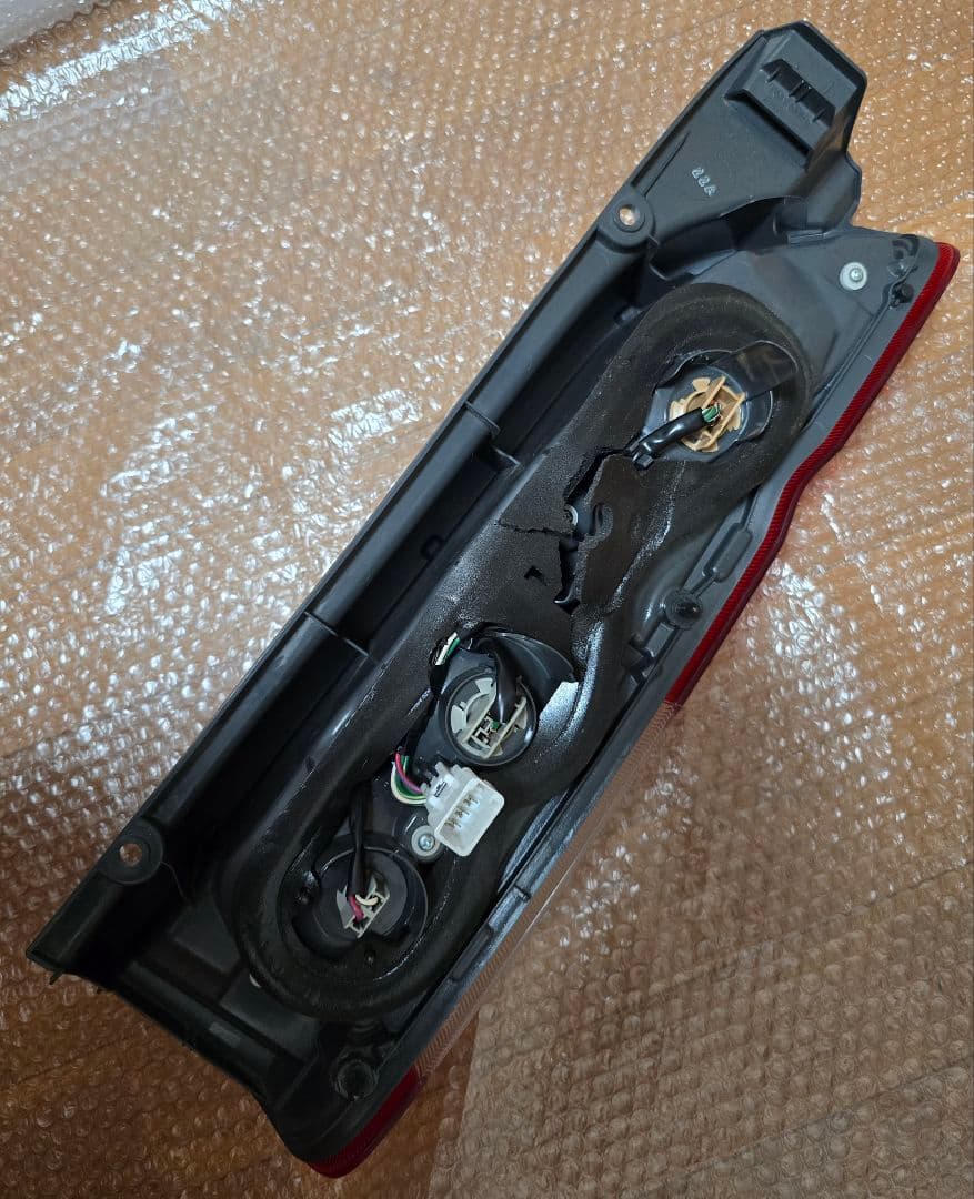 ハイエース 200系 テールライト 純正 TOYOTA 左用 ²