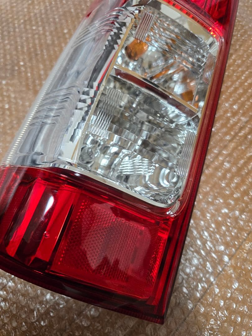 ハイエース 200系 テールライト 純正 TOYOTA 左用 ²