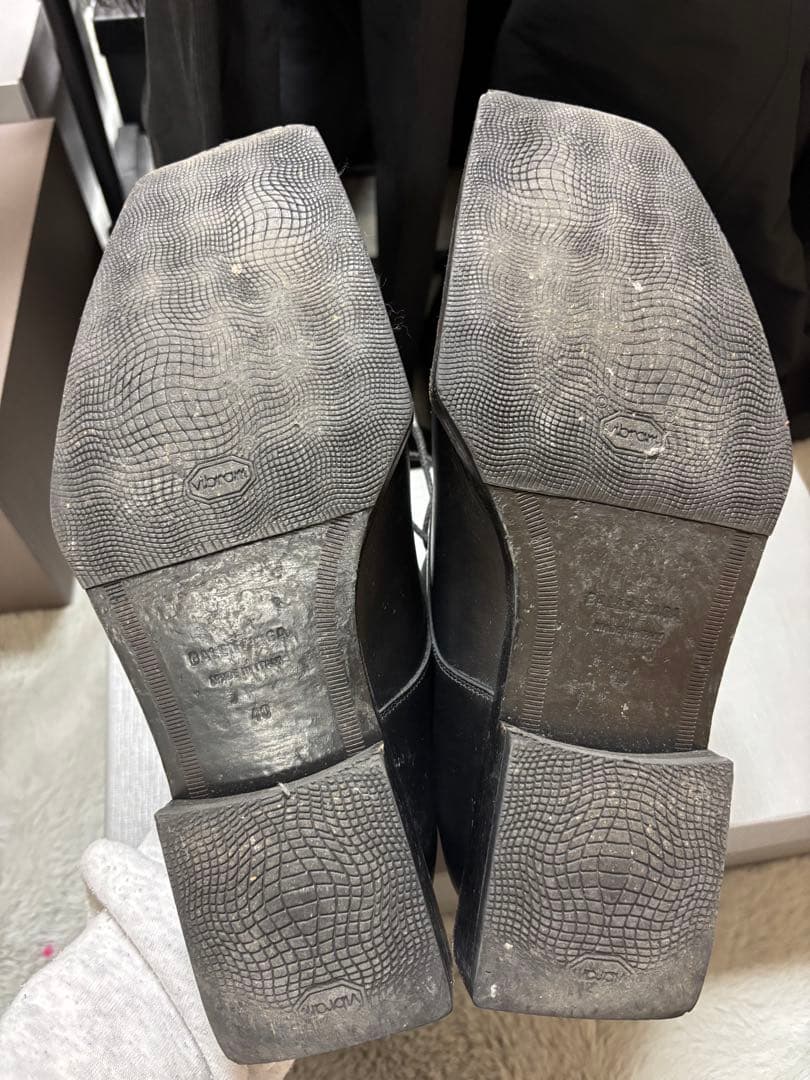 BALENCIAGA ブラックレザーシューズ