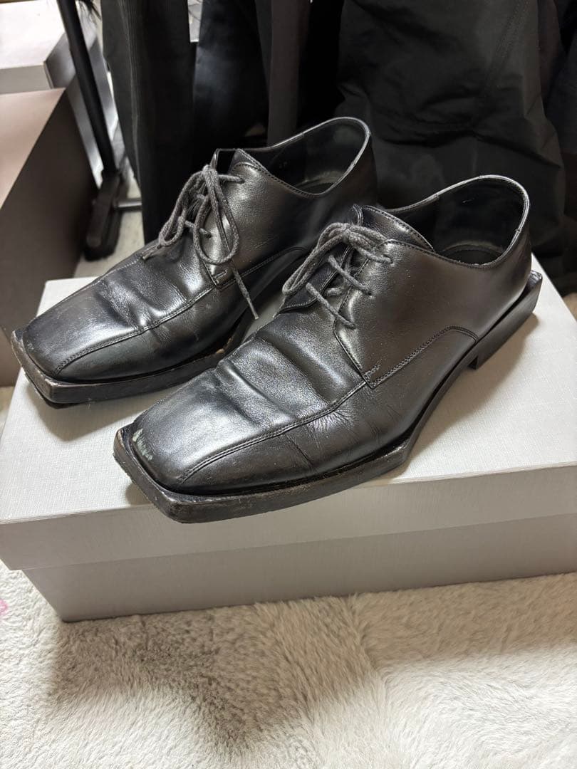 BALENCIAGA ブラックレザーシューズ