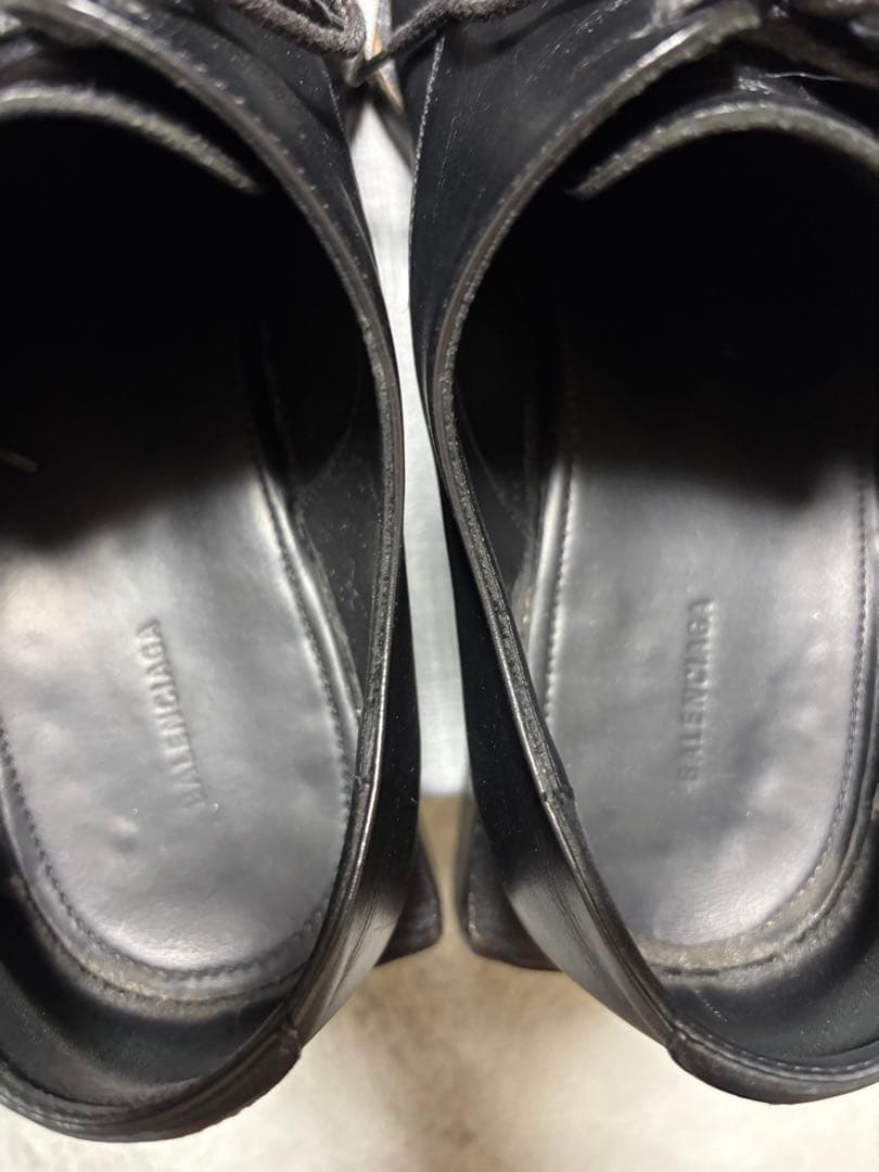 BALENCIAGA ブラックレザーシューズ