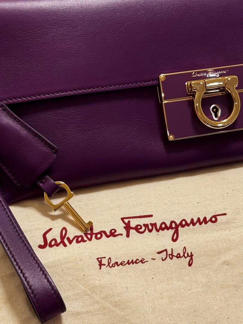 【新品級/希少色GRAPE】フェラガモ ガンチーニ クラッチ&リストレット