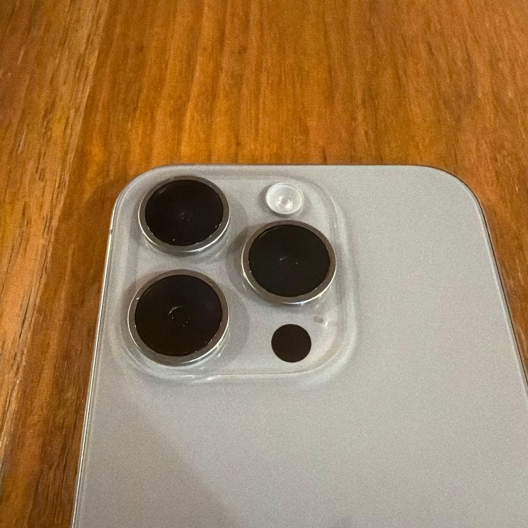 iPhone 15 Pro ナチュラルチタニウム 本体　美品　ケース付き