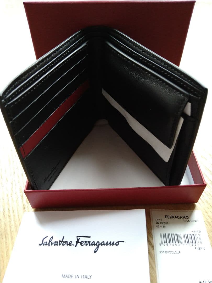 Salvatore Ferragamo 　ガンチーニ　二つ折り財布　未使用　箱付