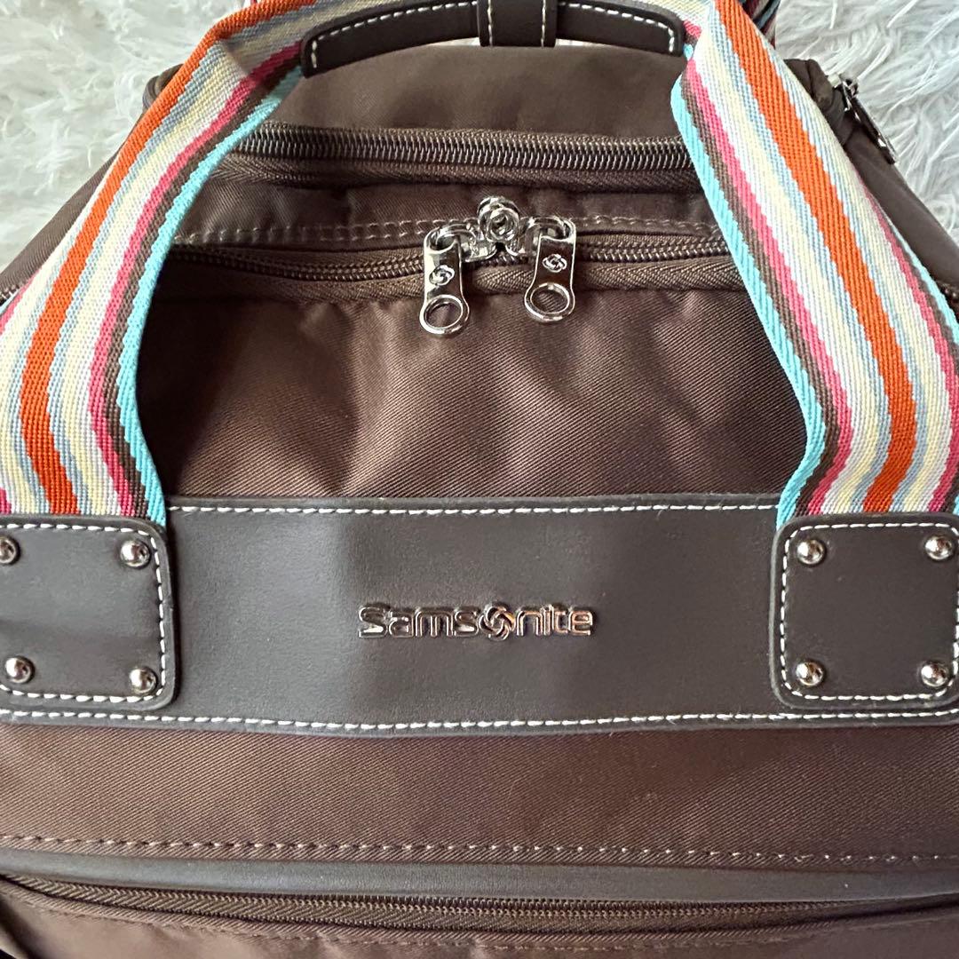 美品　サムソナイト　4輪キャリーケース　機内持ち込み可能　ハンドル調整可能