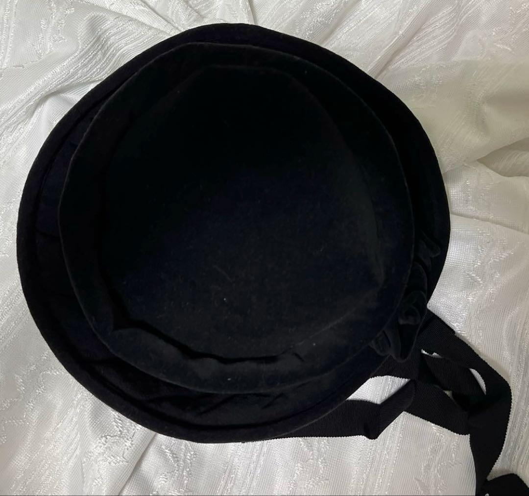 メタモルフォーゼ　別珍薔薇コサージュ付き帽子　ブラック