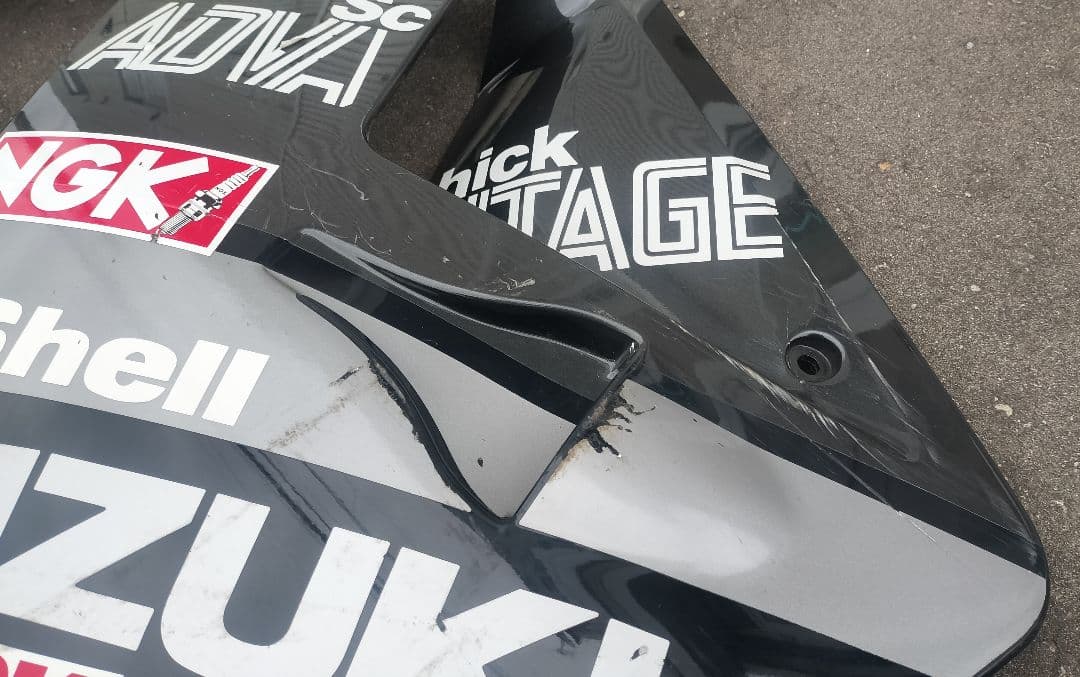 スズキ RGV250Γ カウルセット 黒 VJ21A 傷等有り 割れ無し