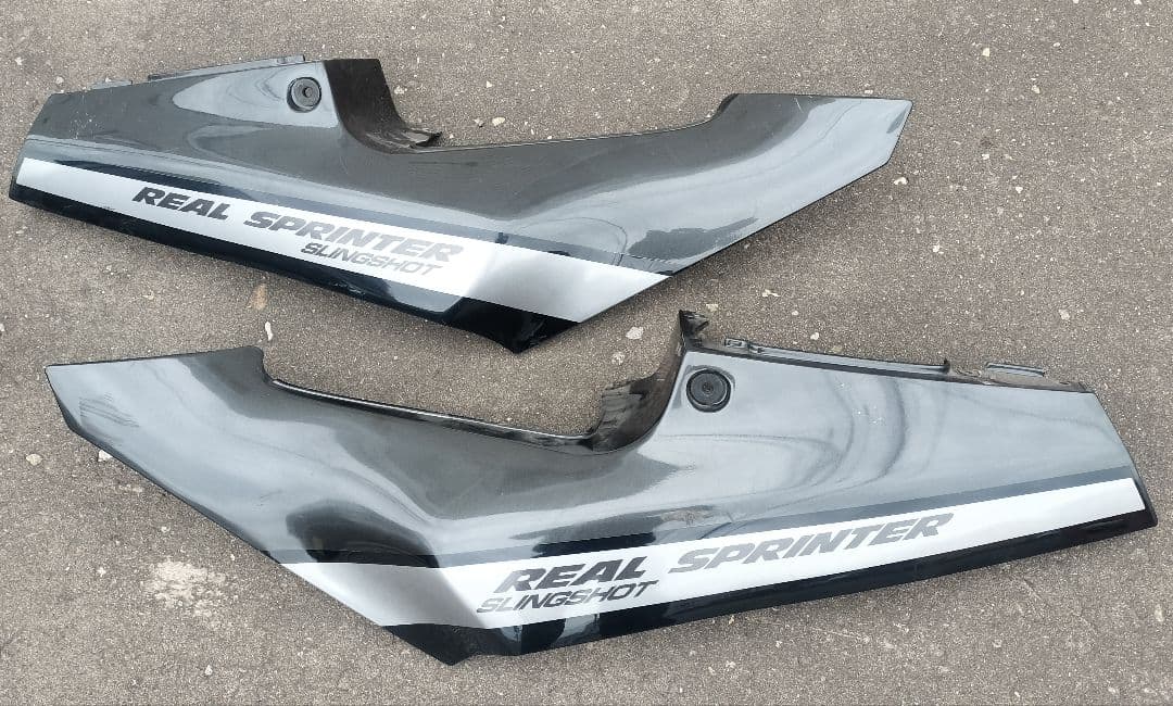 スズキ RGV250Γ カウルセット 黒 VJ21A 傷等有り 割れ無し