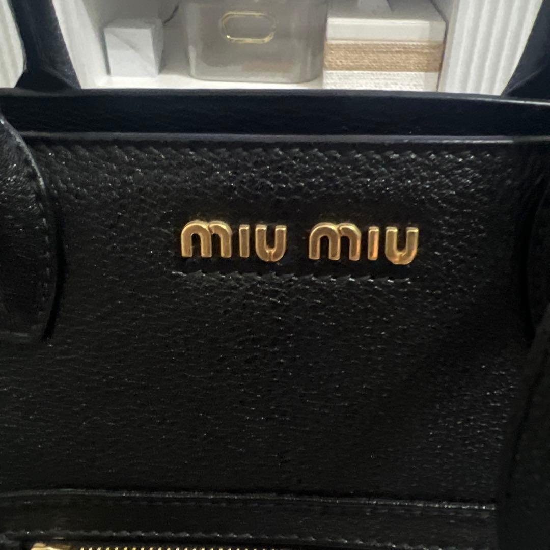 MIU MIU ブラックショルダーバッグ