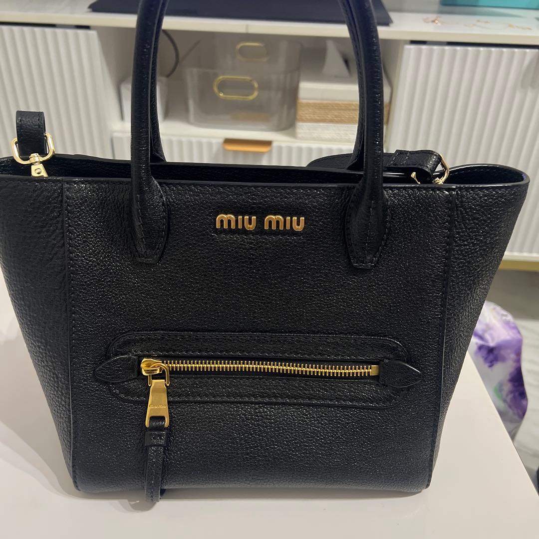 MIU MIU ブラックショルダーバッグ