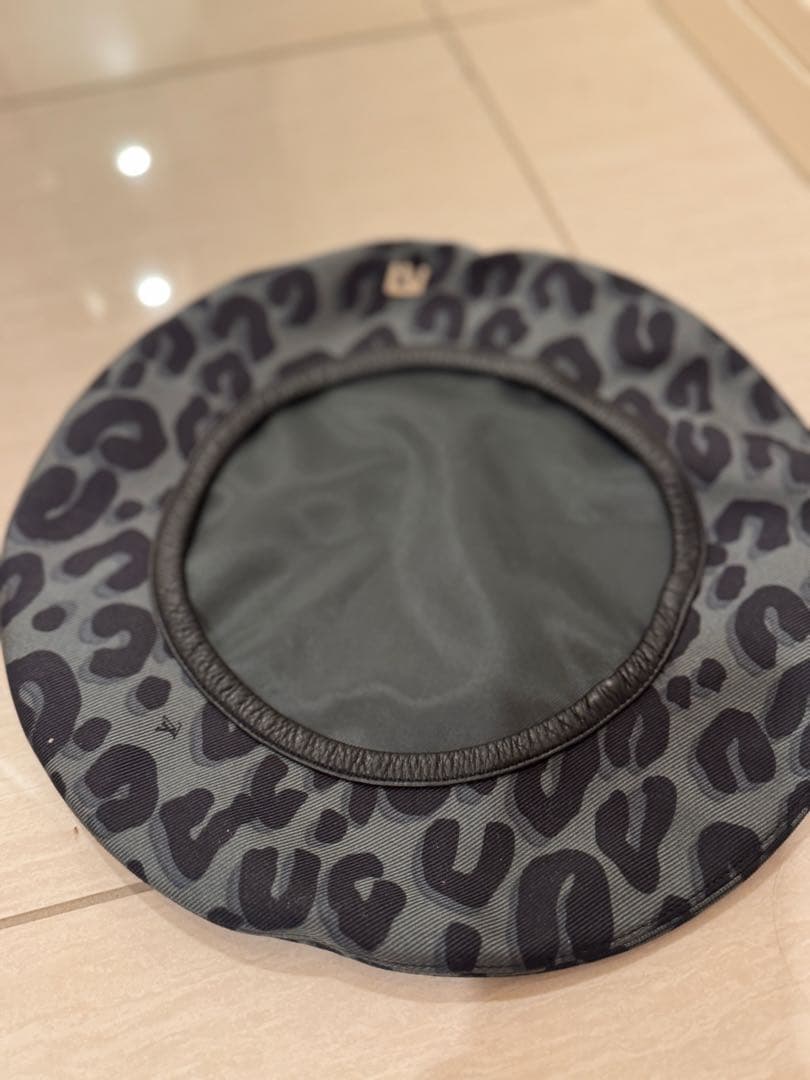 flowerルイヴィトンヒョウ柄ベレー帽