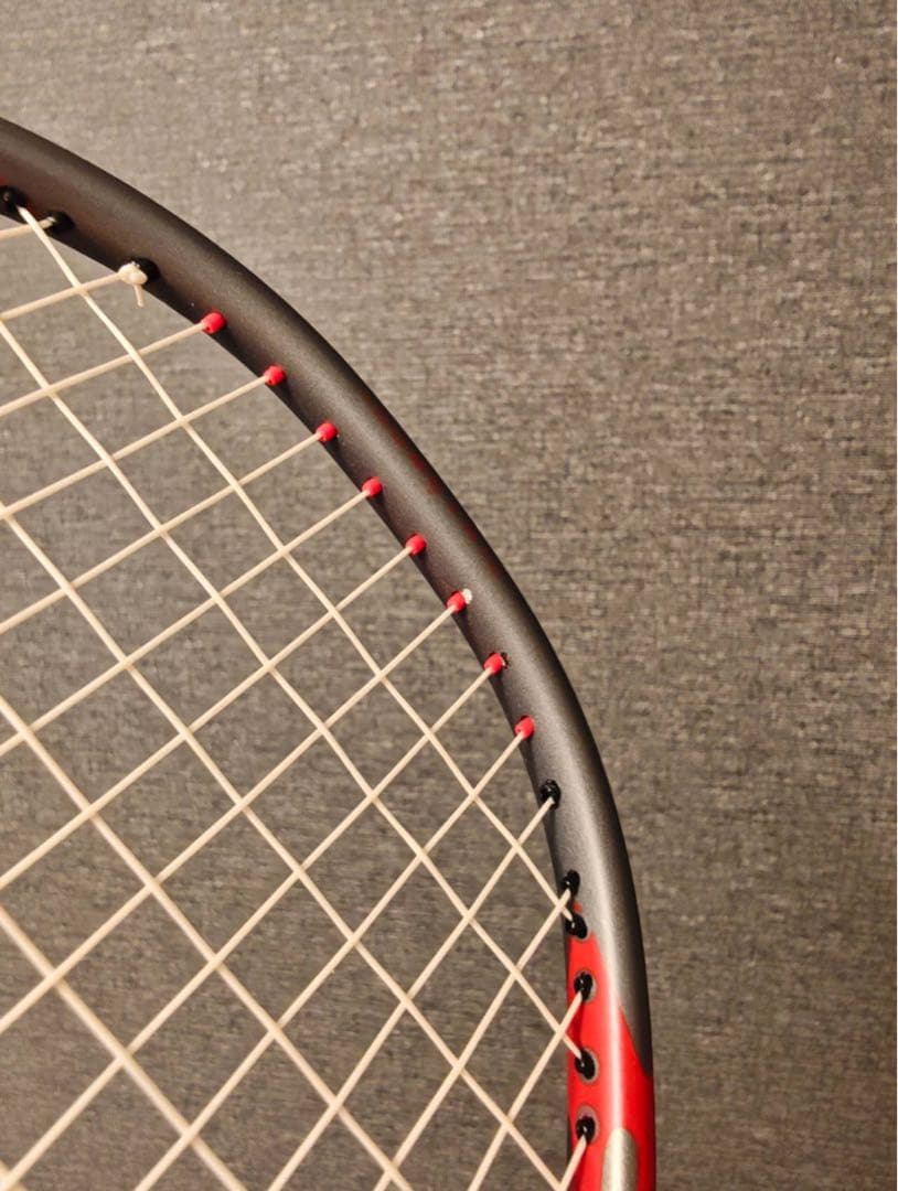 ヨネックス アークセイバー11 ツアー 4UG5、 ストリングはVBS66N。