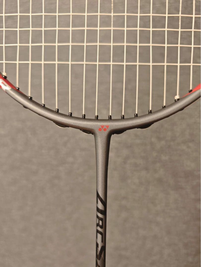 ヨネックス アークセイバー11 ツアー 4UG5、 ストリングはVBS66N。