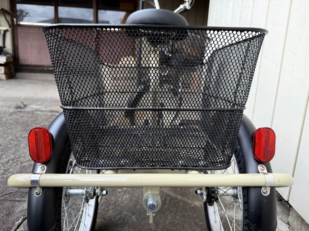 ベージュ 三輪車 前後バスケット付き
