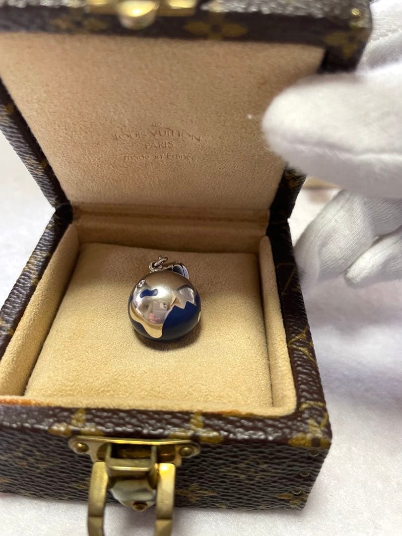LOUIS VUITTON K18ホワイトゴールドグローブチャーム