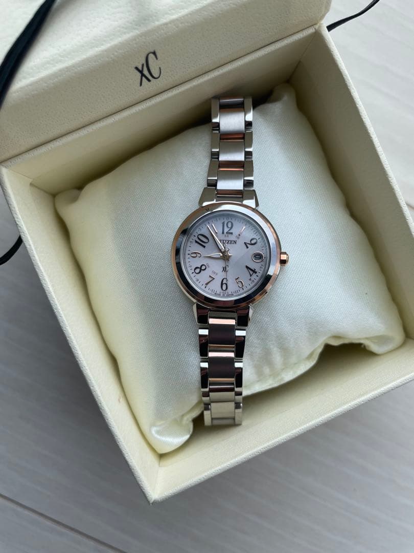 美品CITIZEN xC ハッピーフライト ES9434-53X 箱・コマ付き