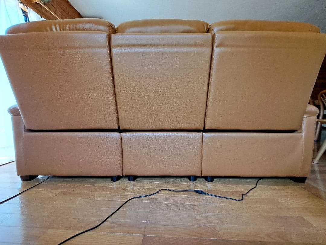 ゆりりん　ニトリ　電動リクライニングソファー3人用テーブル付き