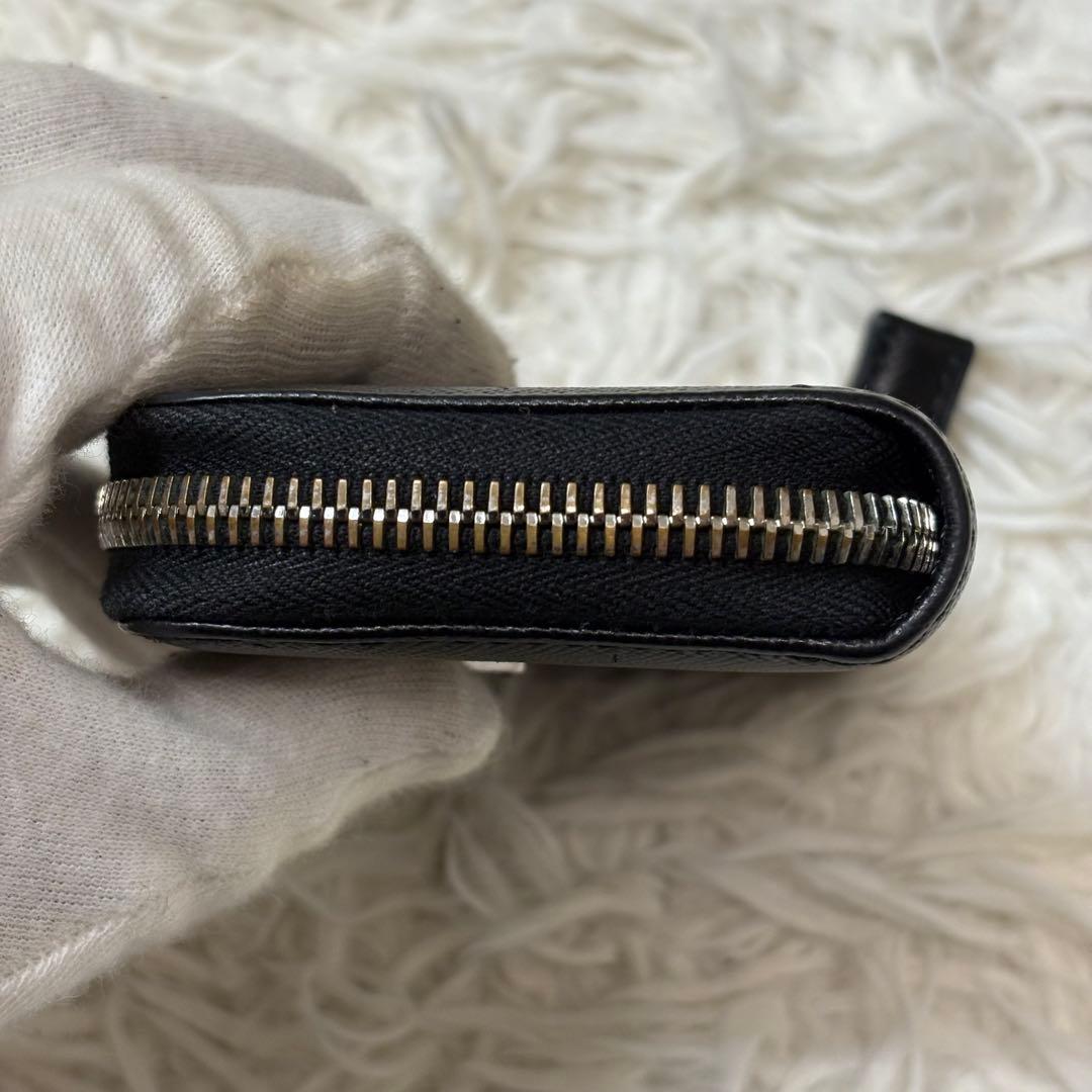 PRADA ブラック ケース サフィアーノレザー　ラウンドジップ