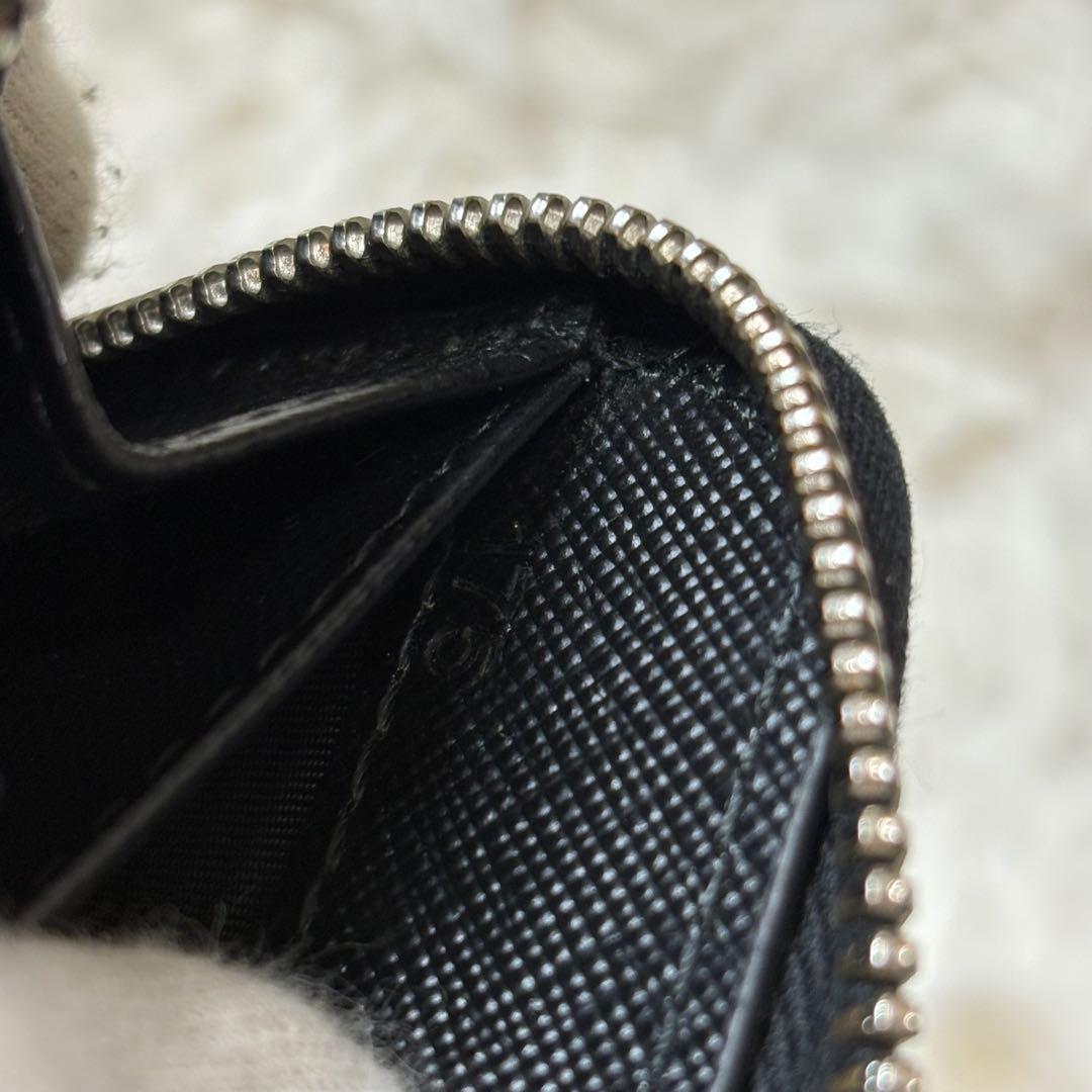 PRADA ブラック ケース サフィアーノレザー　ラウンドジップ