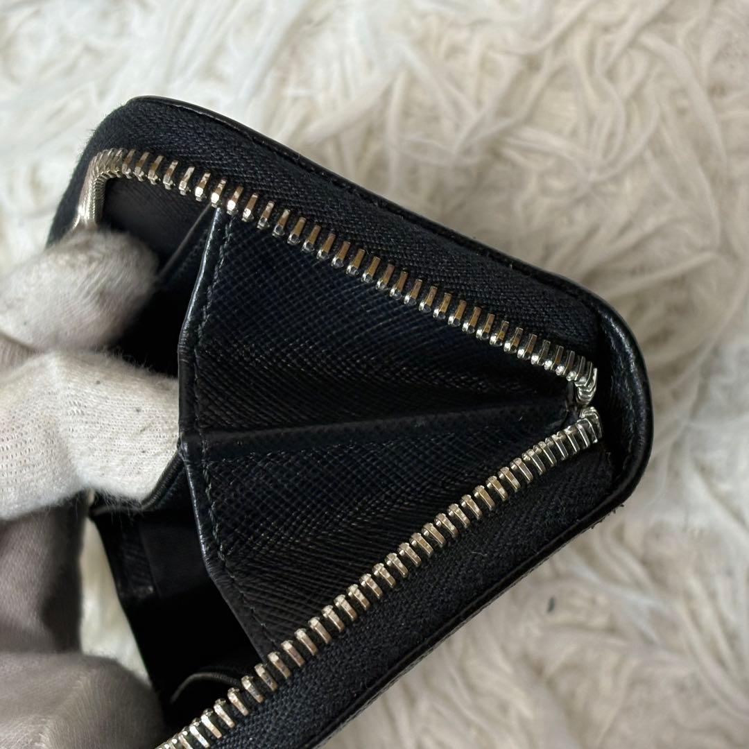 PRADA ブラック ケース サフィアーノレザー　ラウンドジップ