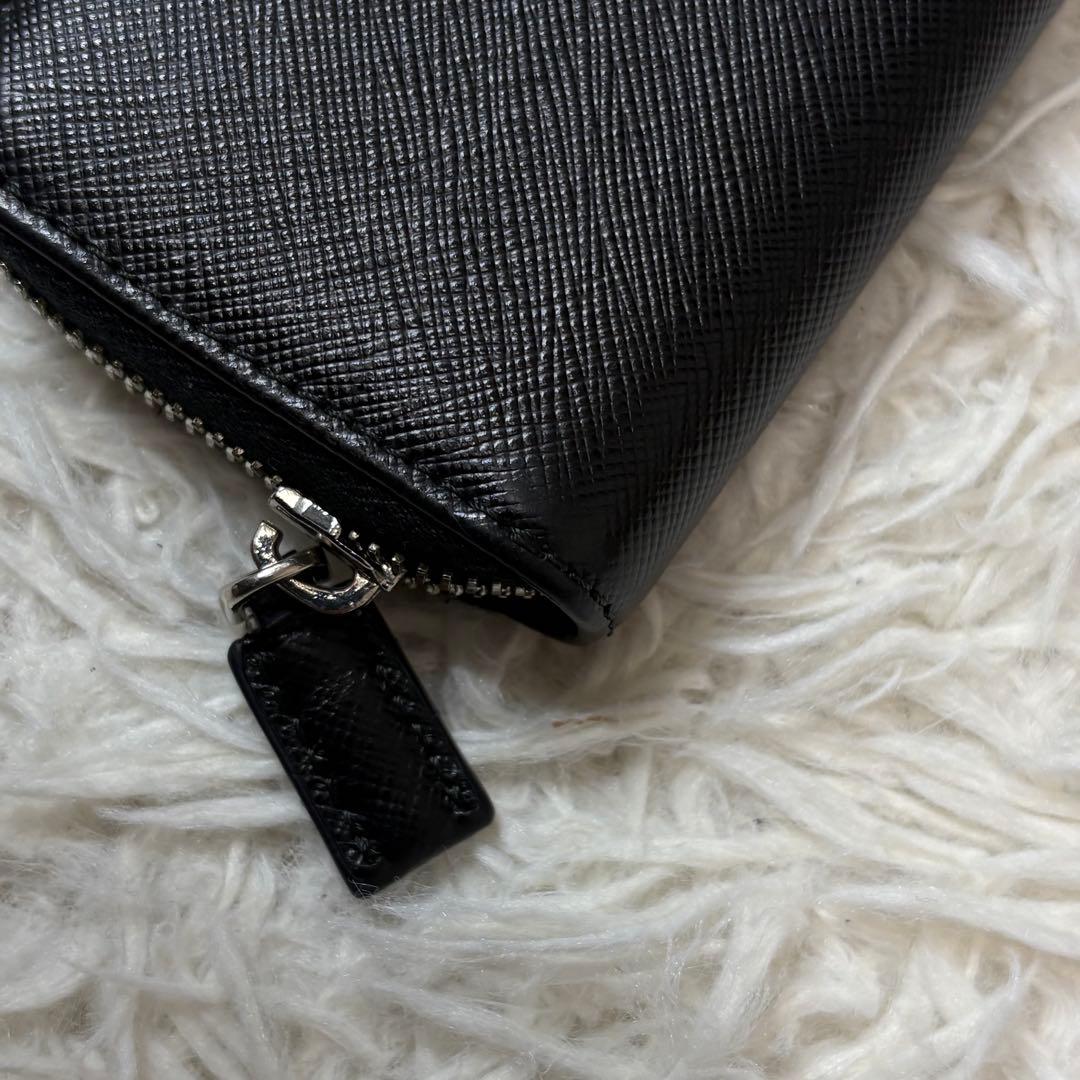 PRADA ブラック ケース サフィアーノレザー　ラウンドジップ