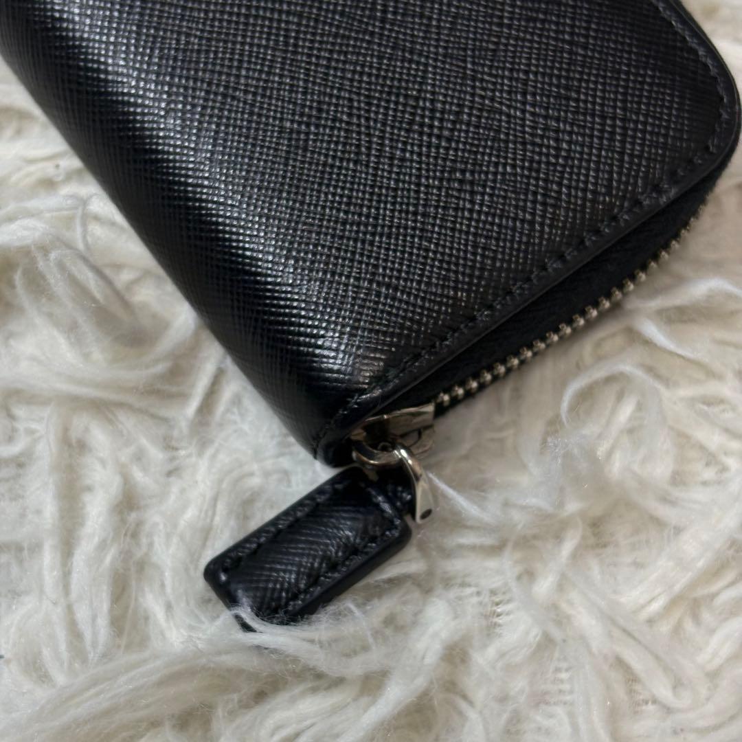 PRADA ブラック ケース サフィアーノレザー　ラウンドジップ