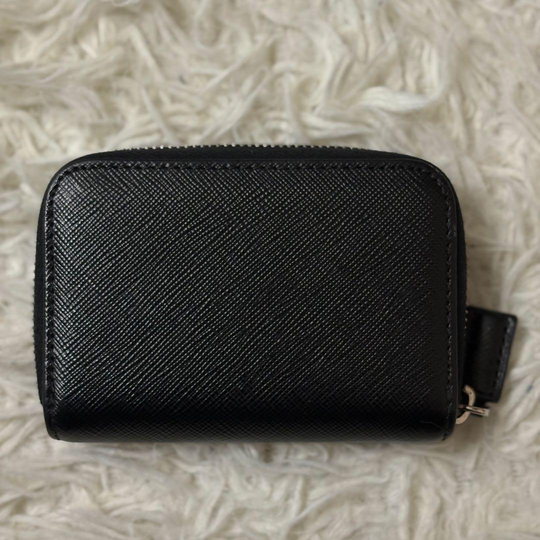 PRADA ブラック ケース サフィアーノレザー　ラウンドジップ