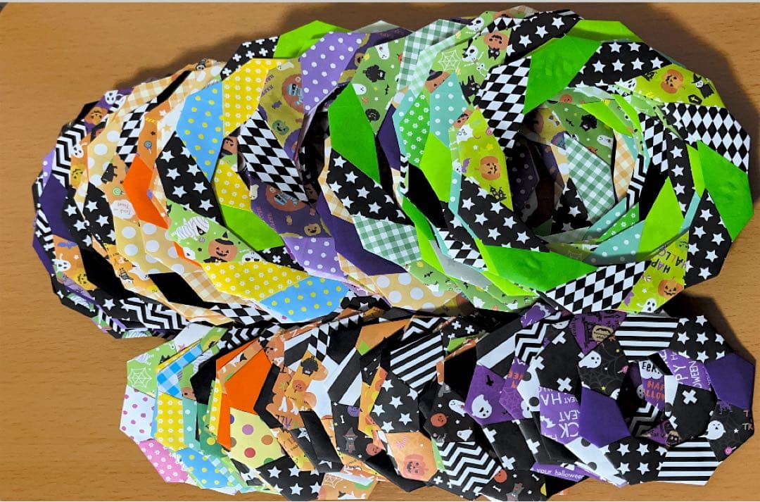 チョコ☆さん専用です·͜· ꕤ︎︎折り紙ハロウィン★カラフルリース