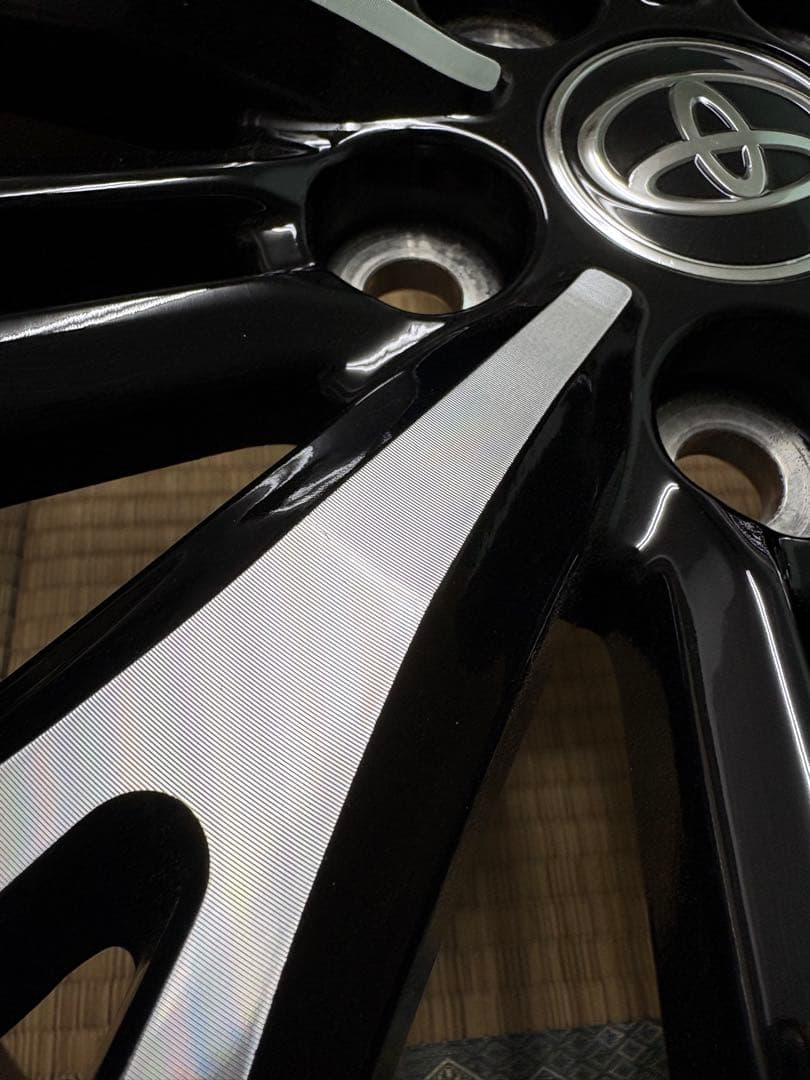 ヤリスクロス純正アルミホイール4本セット