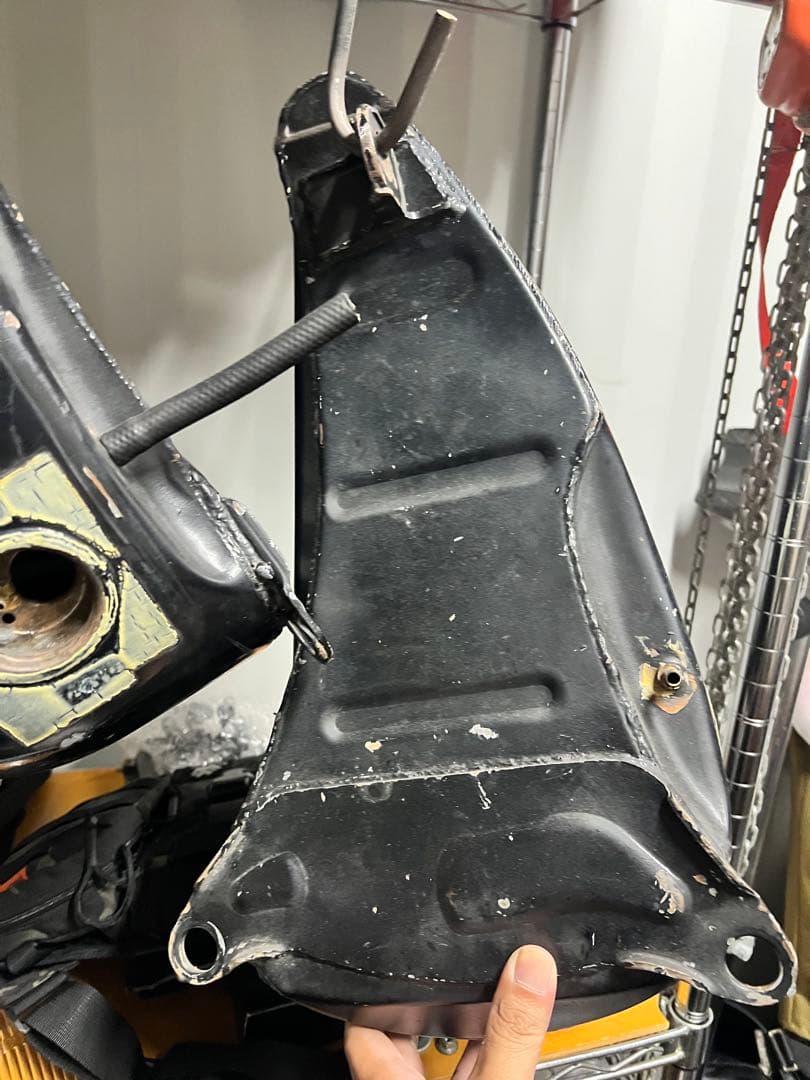 ハーレー分割タンク　小傷あり大きな凹みなしサビなしショベル　パン　ナックル　エボ