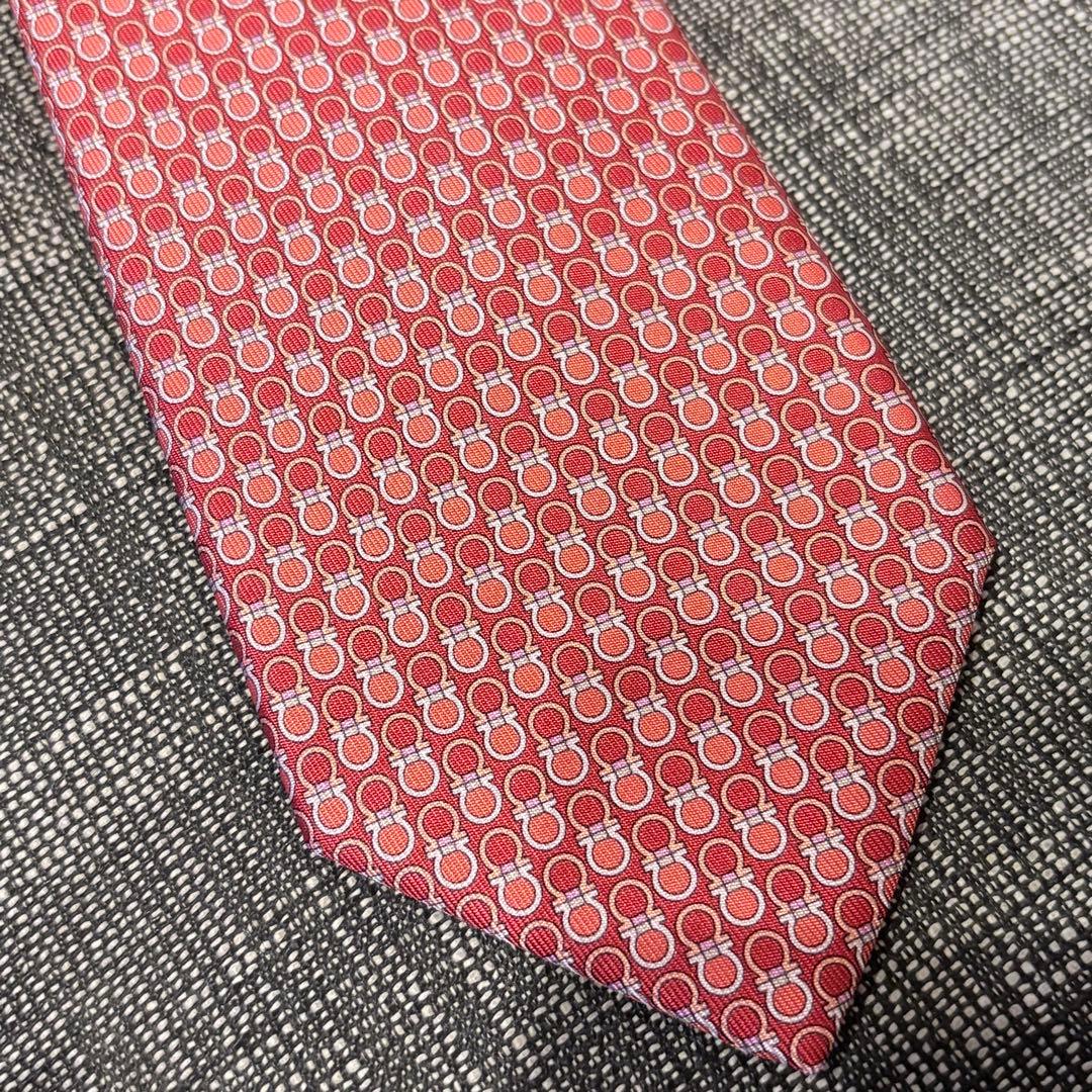 新品！未使用！Ferragamo レッド シルク ネクタイ