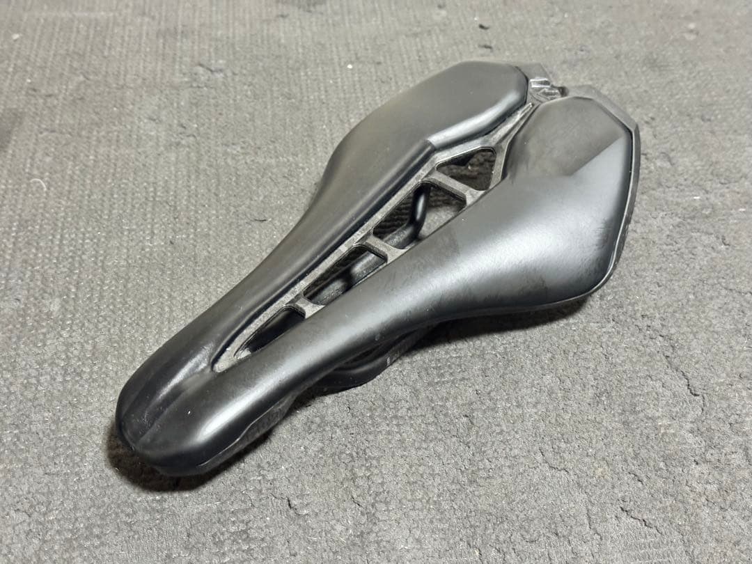 【美品】シマノプロ ステレス カーボンサドル 142mm