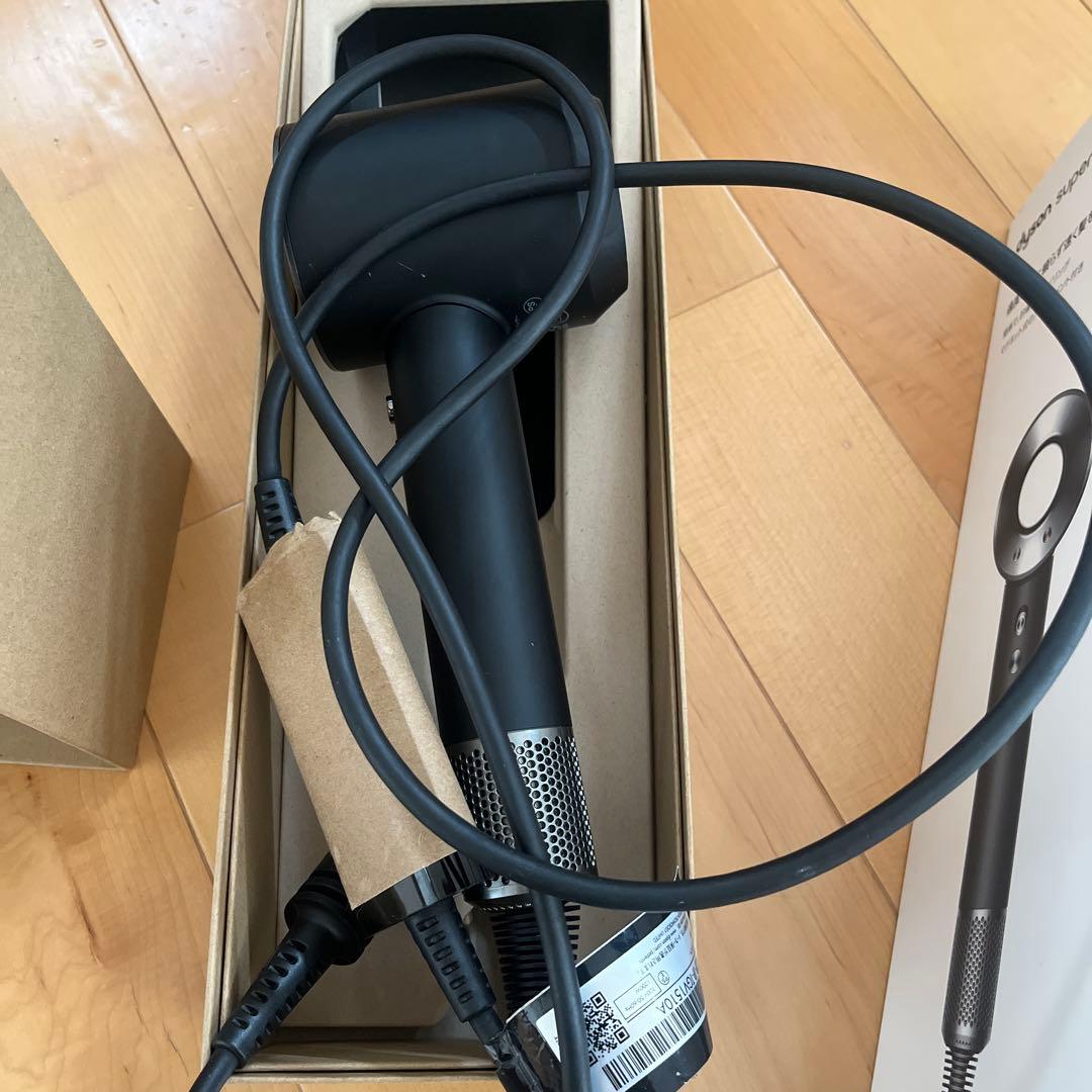 お値下げ。正規品　ダイソン　ドライヤーdyson HD08