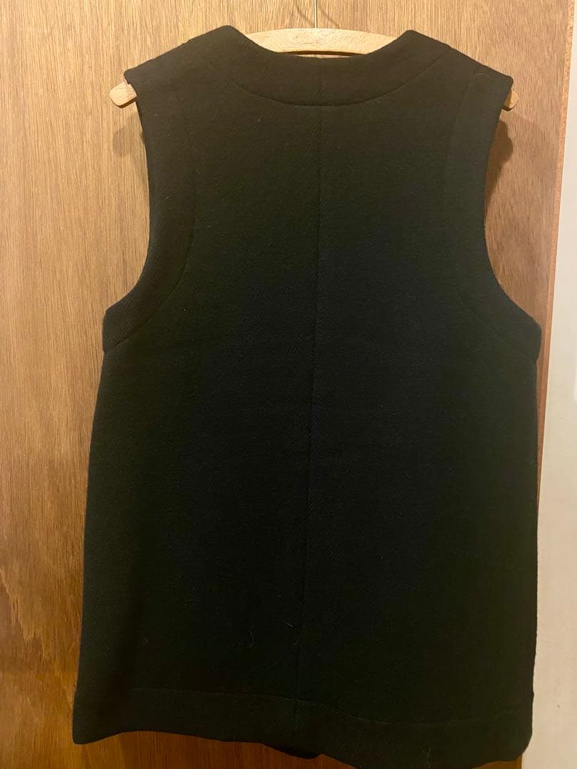 マーガレット・ハウエル 黒ウールのジレ