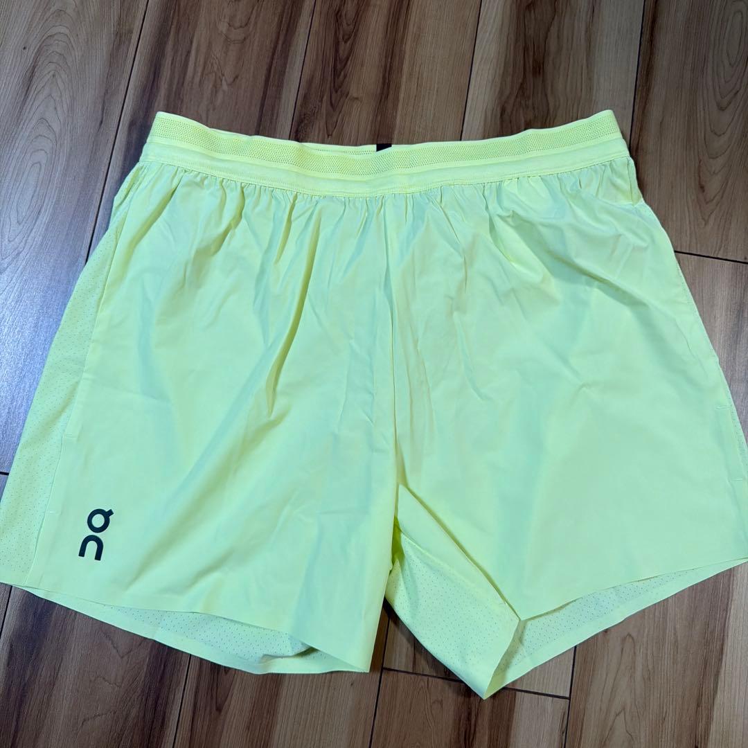 On イエロー ランニングショーツ M 5インチ パフォーマンスショーツ