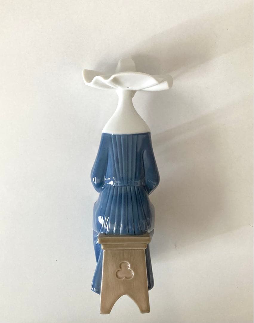 リヤドロ　刺繍をする修道女　置物　クリスマス　キリスト教