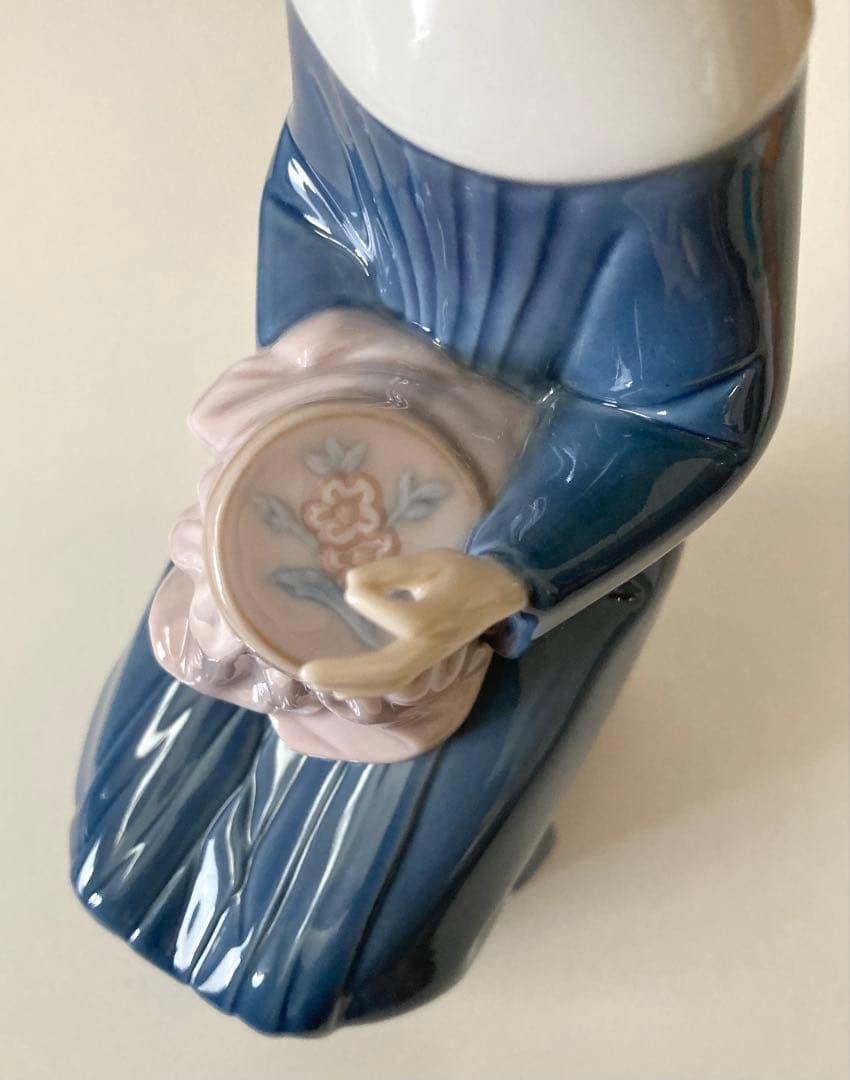 リヤドロ　刺繍をする修道女　置物　クリスマス　キリスト教