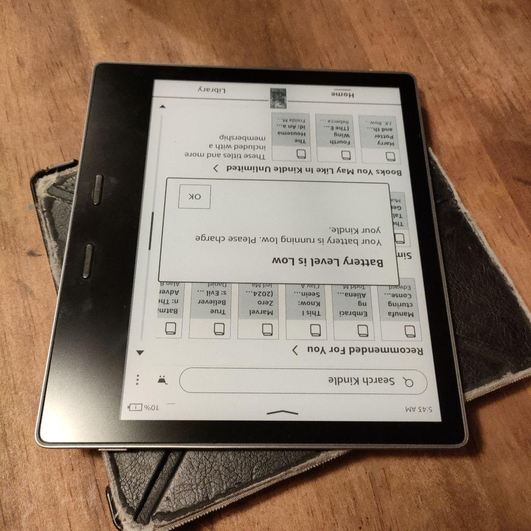【美品】Amazon Kindle Oasis CW24Wi 8GB