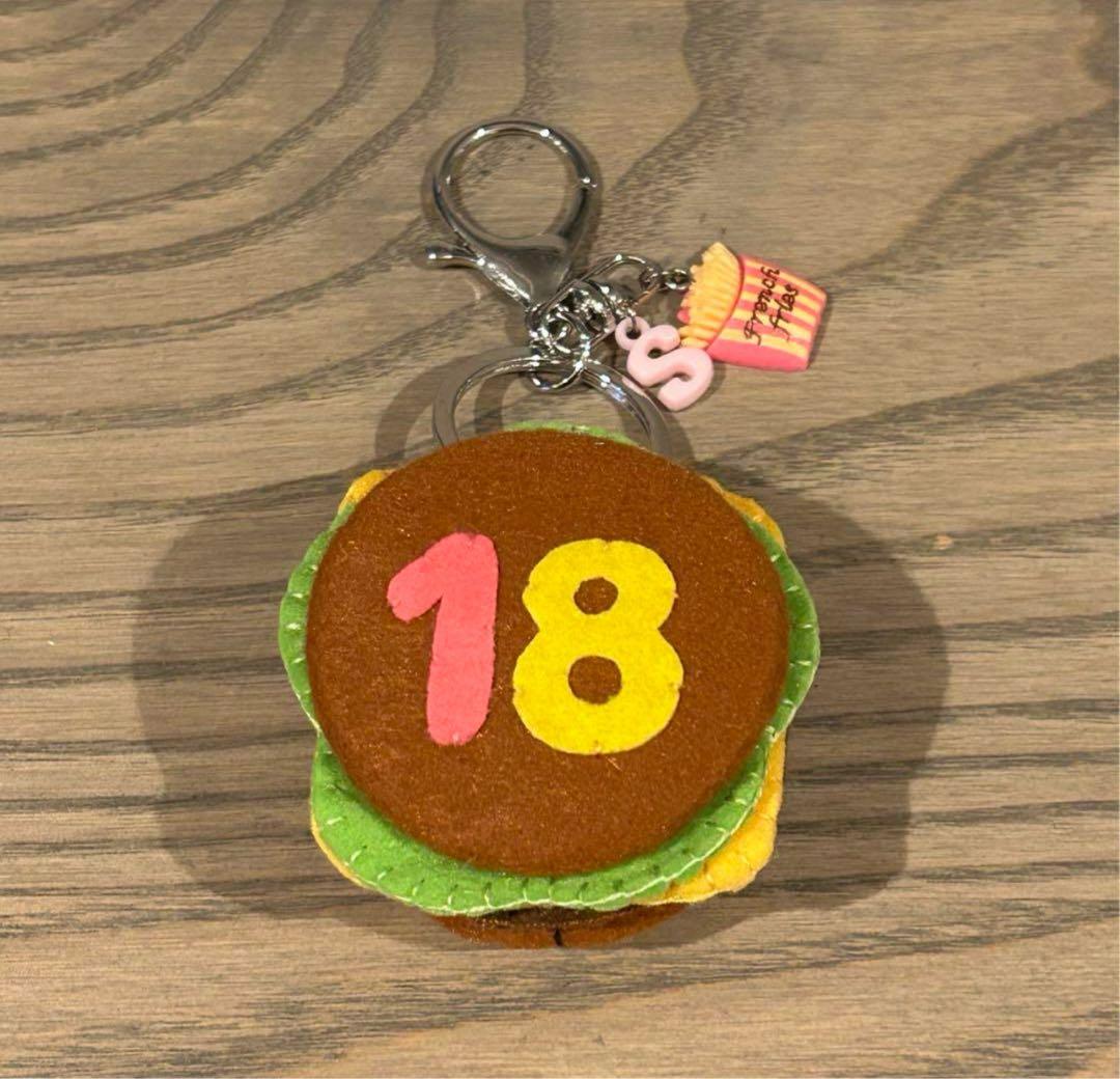 ぷりんちゃん様オーダー品　フェルトお守り