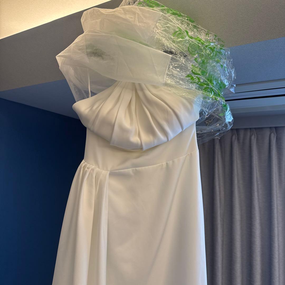 ホワイトホルターネックバックオープンドレス