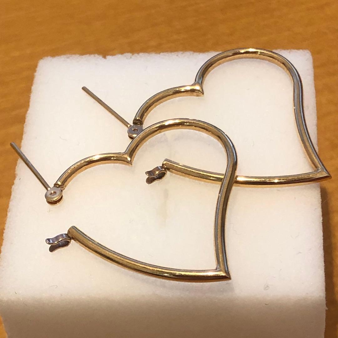 K18大きめハートフープゴールドピアス　135H2601