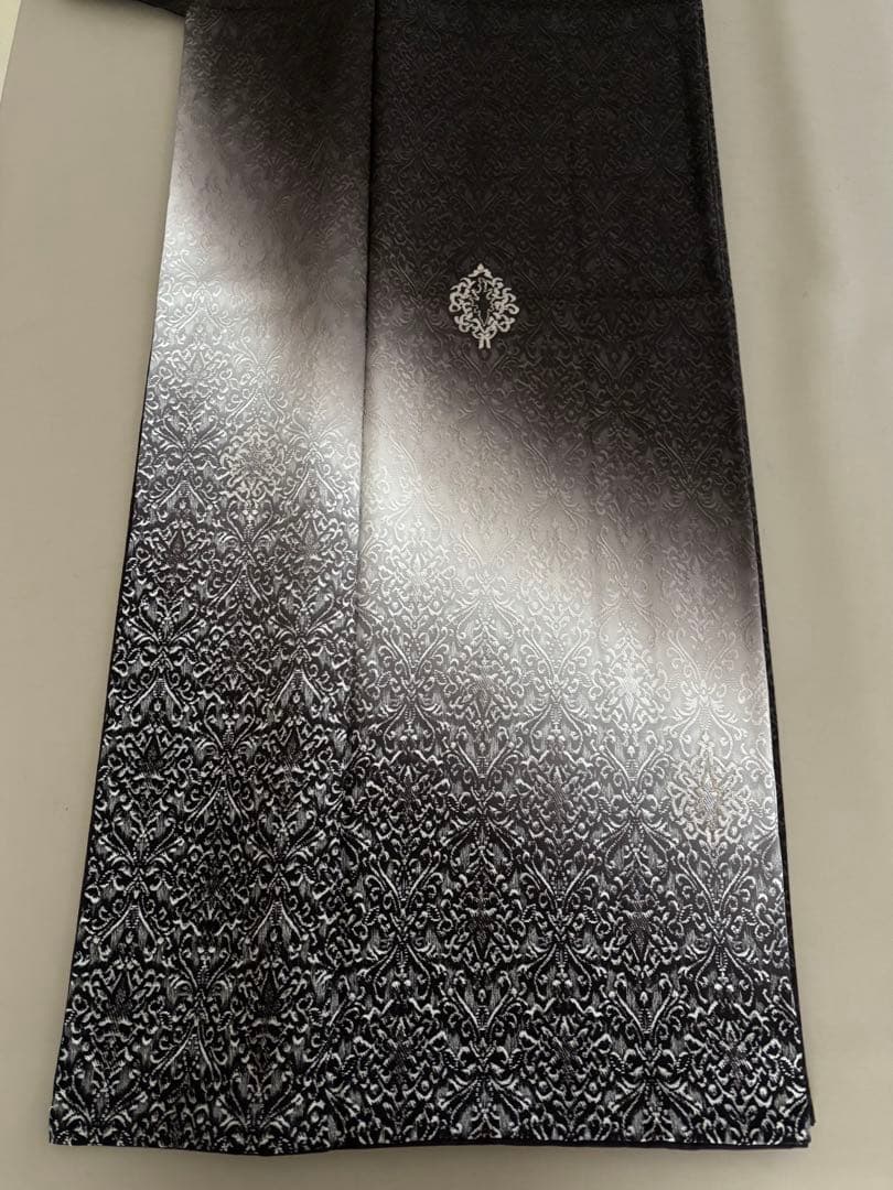 装飾紋意匠 斜め暈し 刺繍 袷 紋なし 付け下げ ダークブラウン×白×チャコール
