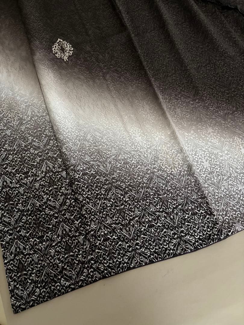 装飾紋意匠 斜め暈し 刺繍 袷 紋なし 付け下げ ダークブラウン×白×チャコール