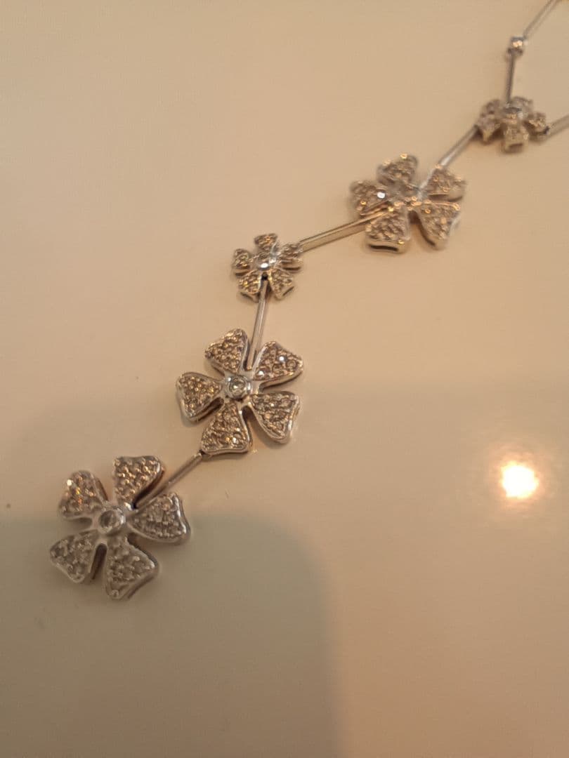 K18WG花モチーフダイヤモンド装飾 ロングネックレス