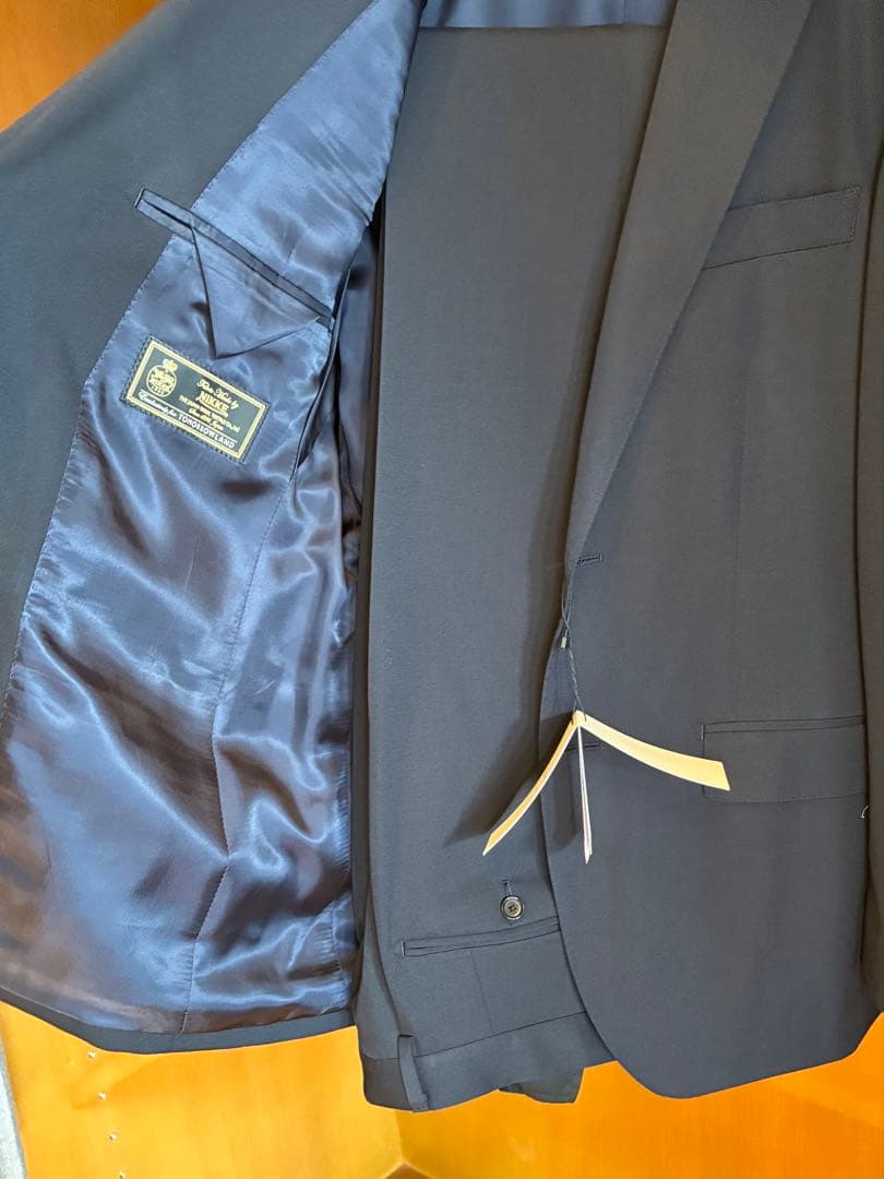 新品TOMORROWLANDネイビー スーツ 44サイズ