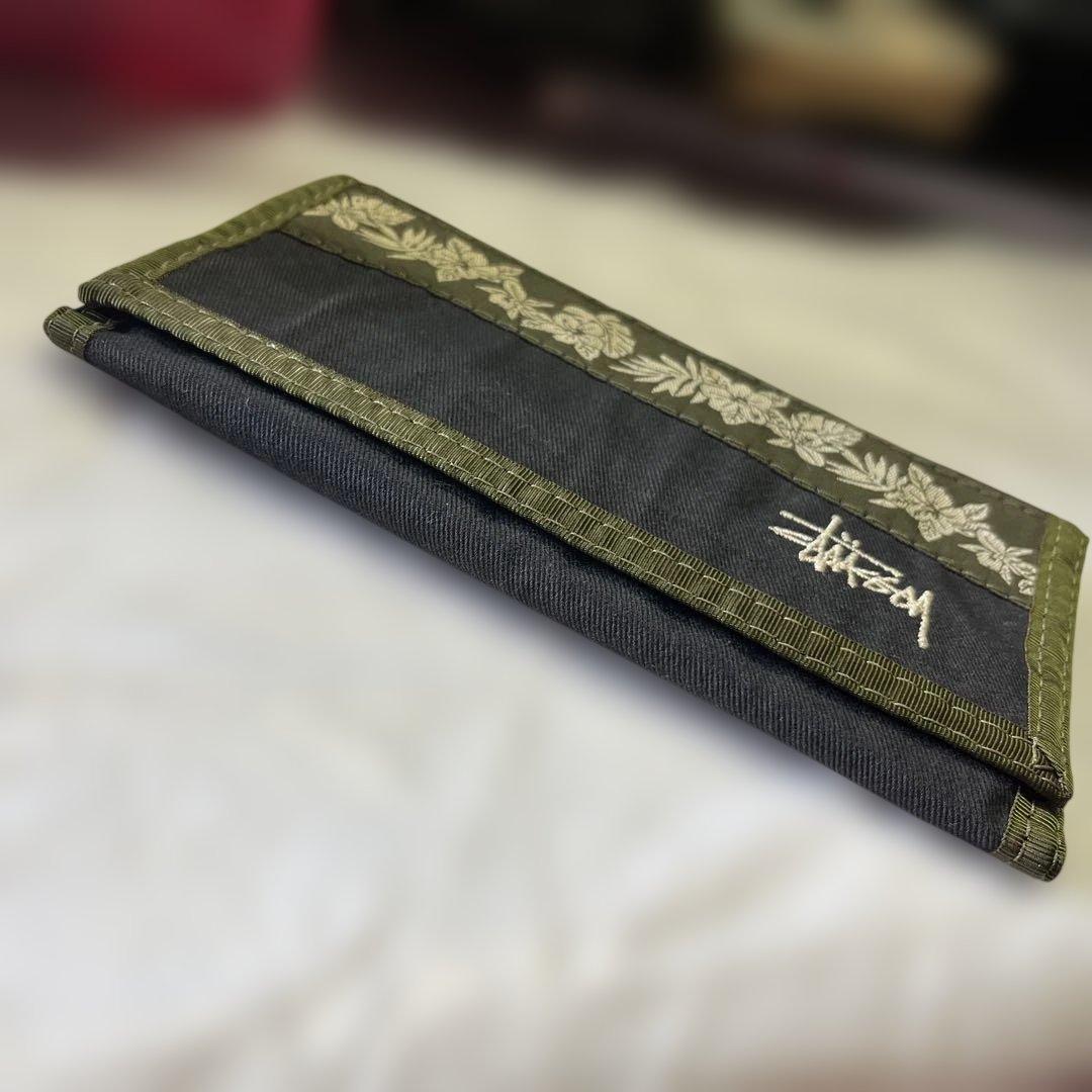 本日限定価格　STUSSY ステューシー 三つ折り　長財布　ブラック×カーキ