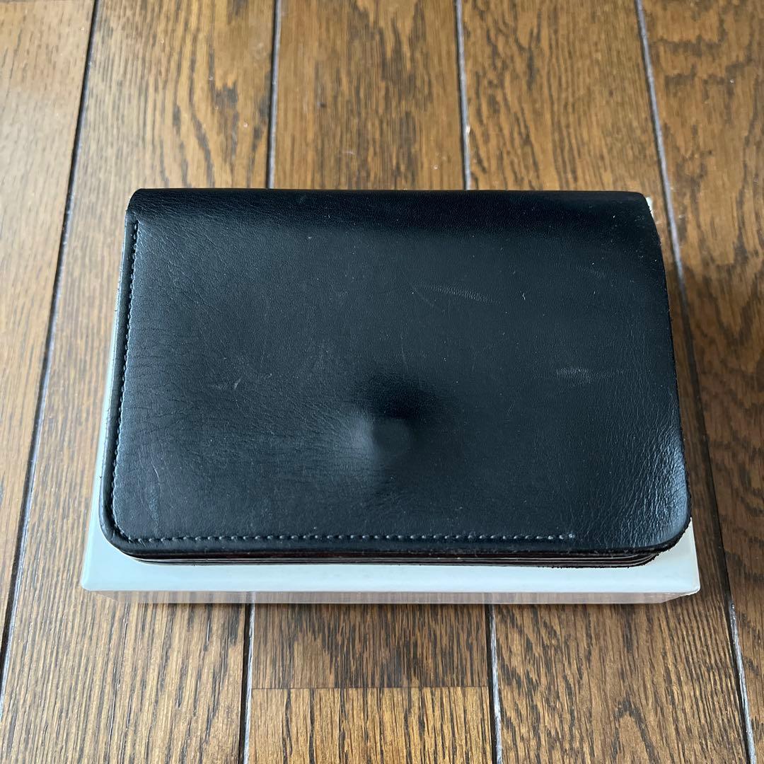 フォルメ　黒レザー 二つ折り財布